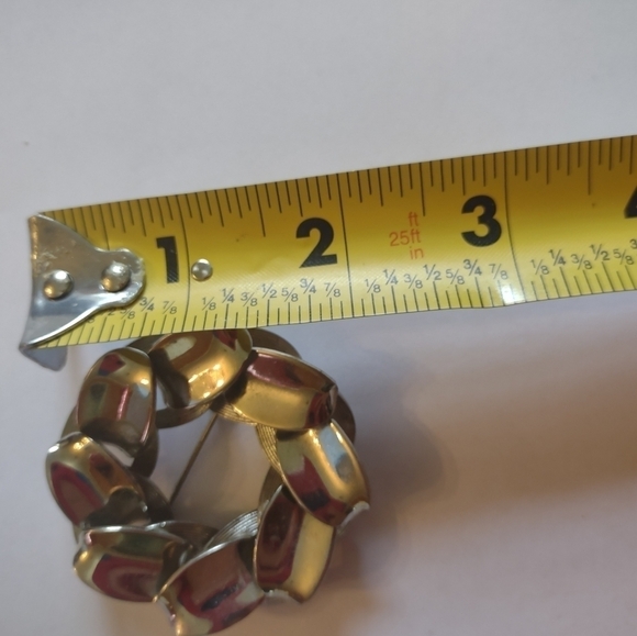 Women's ESTATE wreath brooch pin - Picture 3 of 3